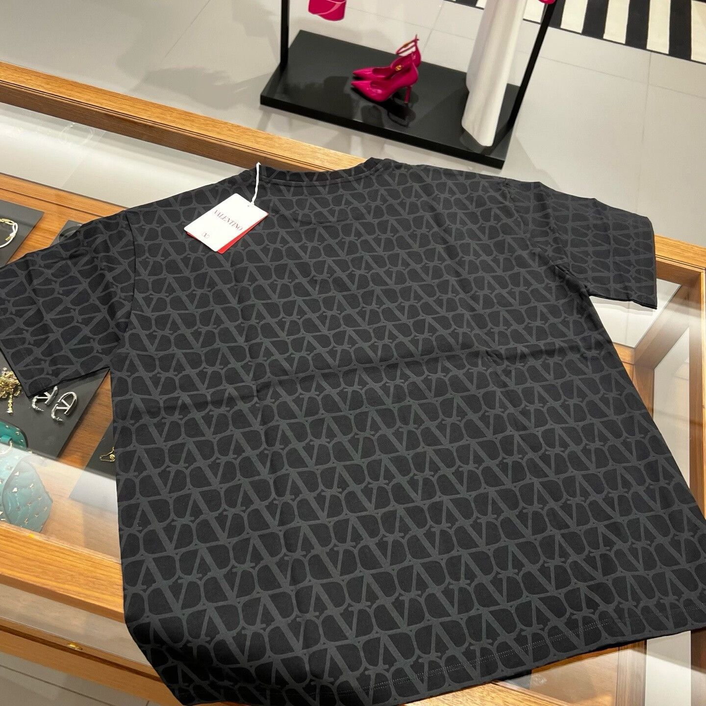 Valentino Valentino Men's Black Logo Loose T-shirt Size US S / EU 44-46 / 1 - 3 Thumbnail