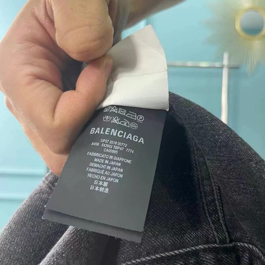 Balenciaga Balenciaga Washed Logo Denim Jacket Size US S / EU 44-46 / 1 - 4 Thumbnail
