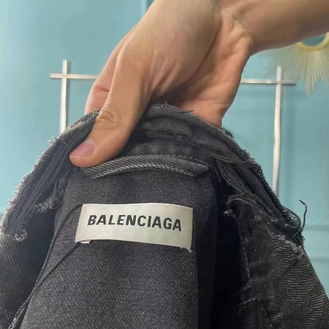 Balenciaga Balenciaga Washed Logo Denim Jacket Size US S / EU 44-46 / 1 - 3 Thumbnail