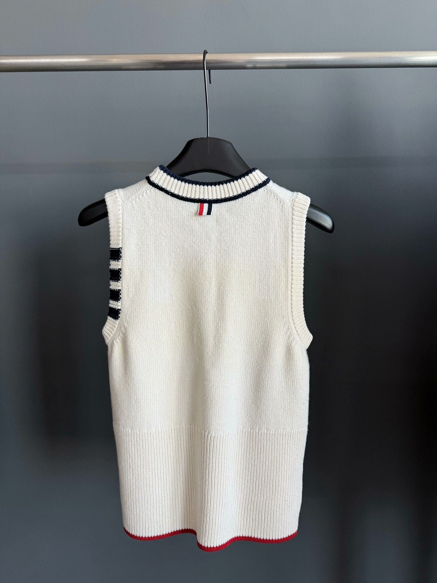 Thom Browne thom browne sleeveless white knit vest Size US S / EU 44-46 / 1 - 2 Thumbnail