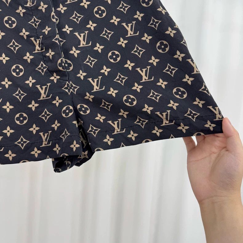 Louis Vuitton Louis Vuitton Monogram Silk Shorts Size US 36 / EU 52 - 4 Thumbnail