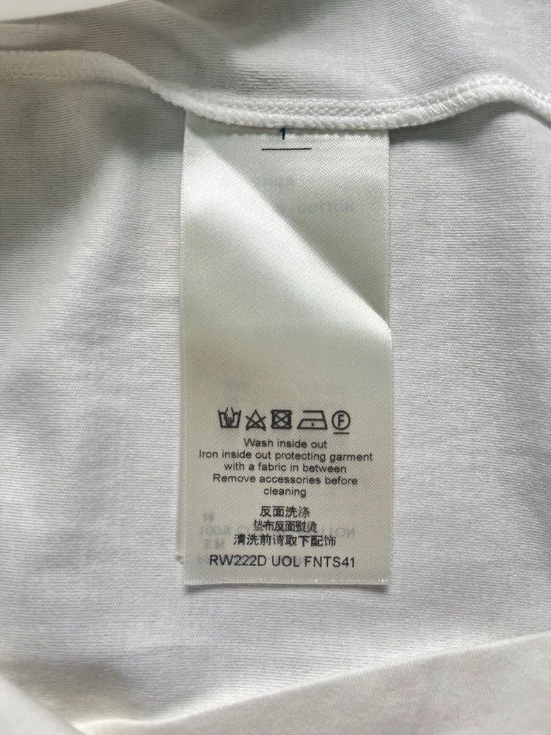 Louis Vuitton LV Pink Shield Logo White Short Sleeve Size US S / EU 44-46 / 1 - 4 Thumbnail