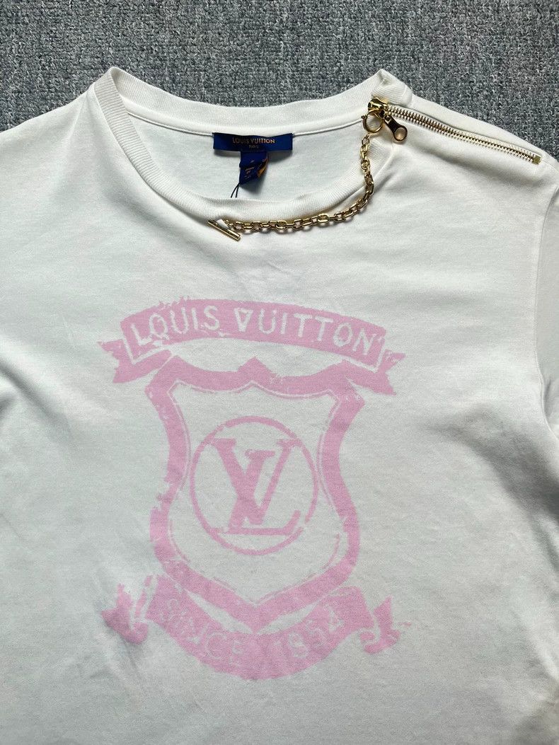 Louis Vuitton LV Pink Shield Logo White Short Sleeve Size US S / EU 44-46 / 1 - 3 Thumbnail