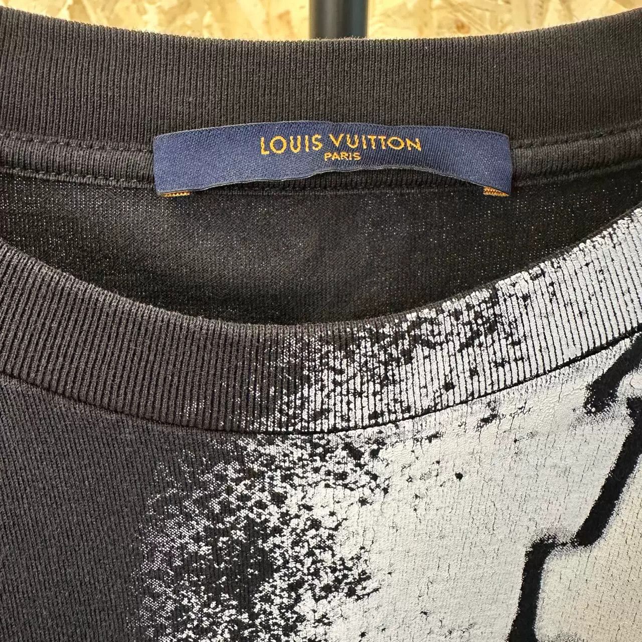 Louis Vuitton Louis Vuitton Chain Print Black Short Sleeve Size US S / EU 44-46 / 1 - 3 Thumbnail