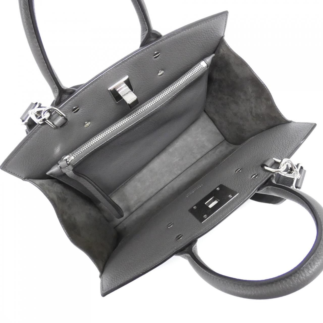 Salvatore Ferragamo Salvatore Ferragamo Salvatore Ferragamo THE STUDIO Calf Bag Leather Handbag 21 4493 DUTY FREE for USA Size ONE SIZE - 9 Thumbnail