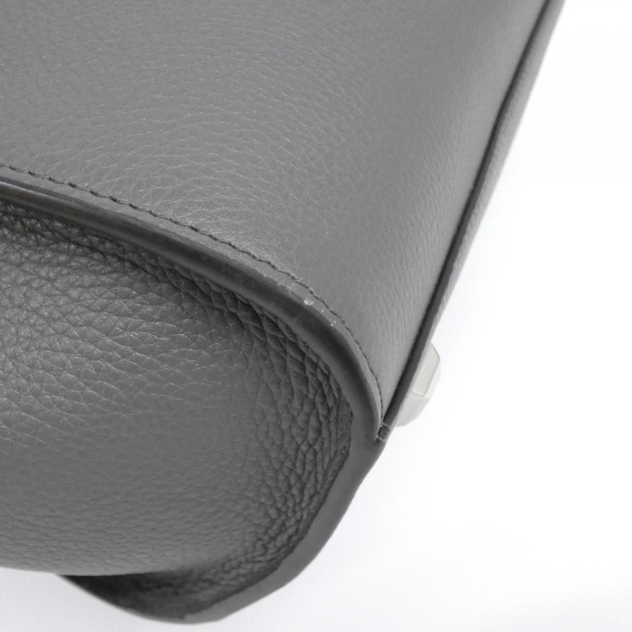 Salvatore Ferragamo Salvatore Ferragamo Salvatore Ferragamo THE STUDIO Calf Bag Leather Handbag 21 4493 DUTY FREE for USA Size ONE SIZE - 4 Thumbnail