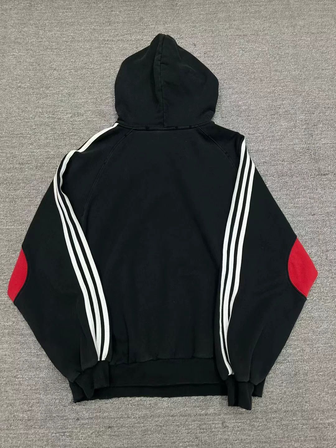 Balenciaga Balenciaga Adidas collaborative hoodie L size Size US L / EU 52-54 / 3 - 2 Thumbnail