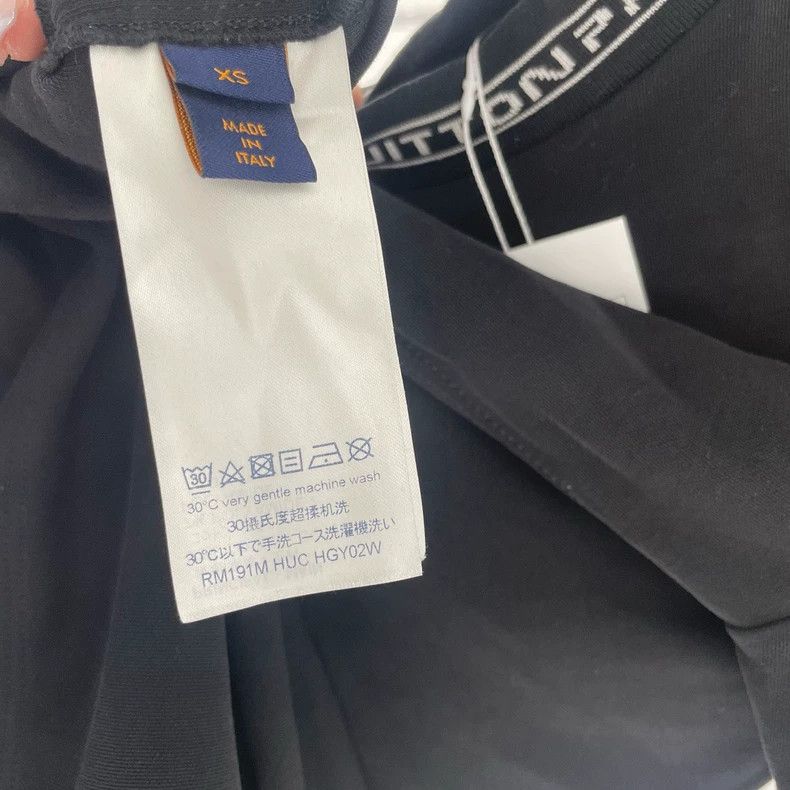 Louis Vuitton Louis Vuitton Black Letter Long Sleeve Top Size US XS / EU 42 / 0 - 6 Thumbnail