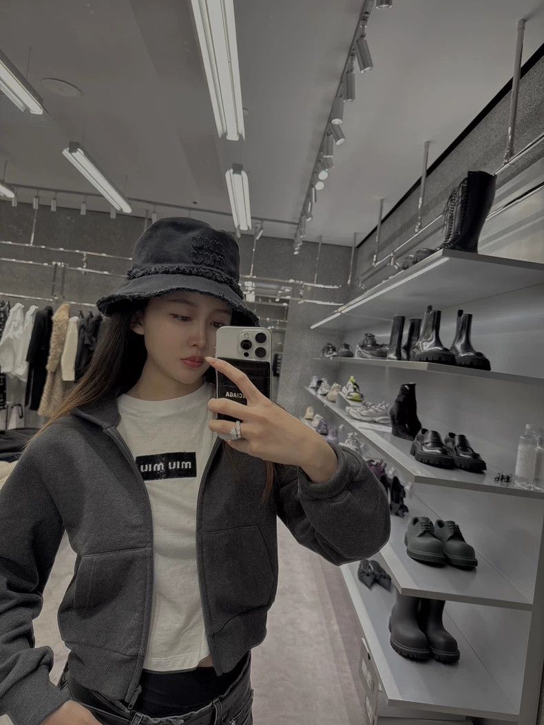 Balenciaga Balenciaga Small Gray Sweatshirt Jacket Size US M / EU 48-50 / 2 - 2 Thumbnail