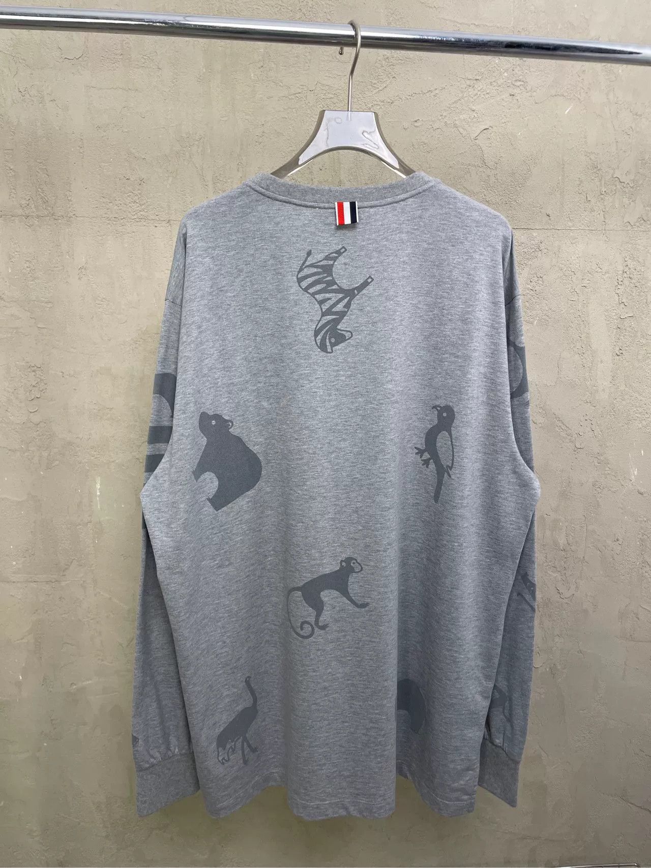 Thom Browne thom browne gray long sleeve t-shirt with print Size US M / EU 48-50 / 2 - 3 Thumbnail