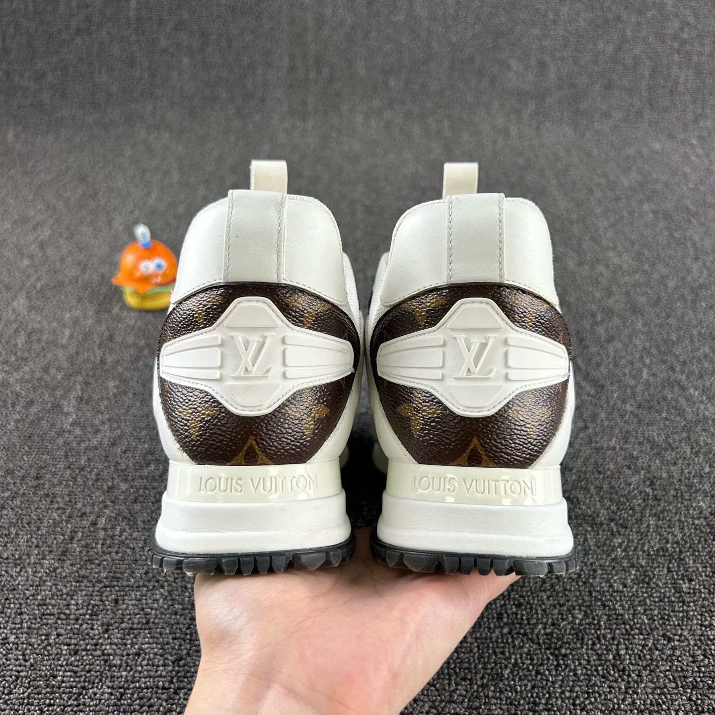 Louis Vuitton Louis Vuitton White Monogram Sneaker Size 37 Size US 6 / IT 36 - 5 Thumbnail