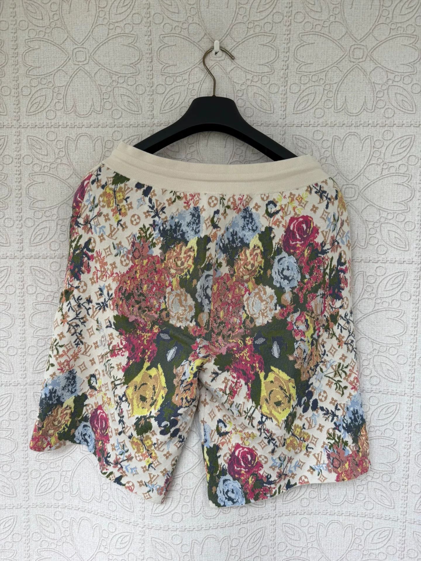 Louis Vuitton louis vuitton floral printed knit shorts Size 26" / US 2 / IT 38 - 2 Thumbnail