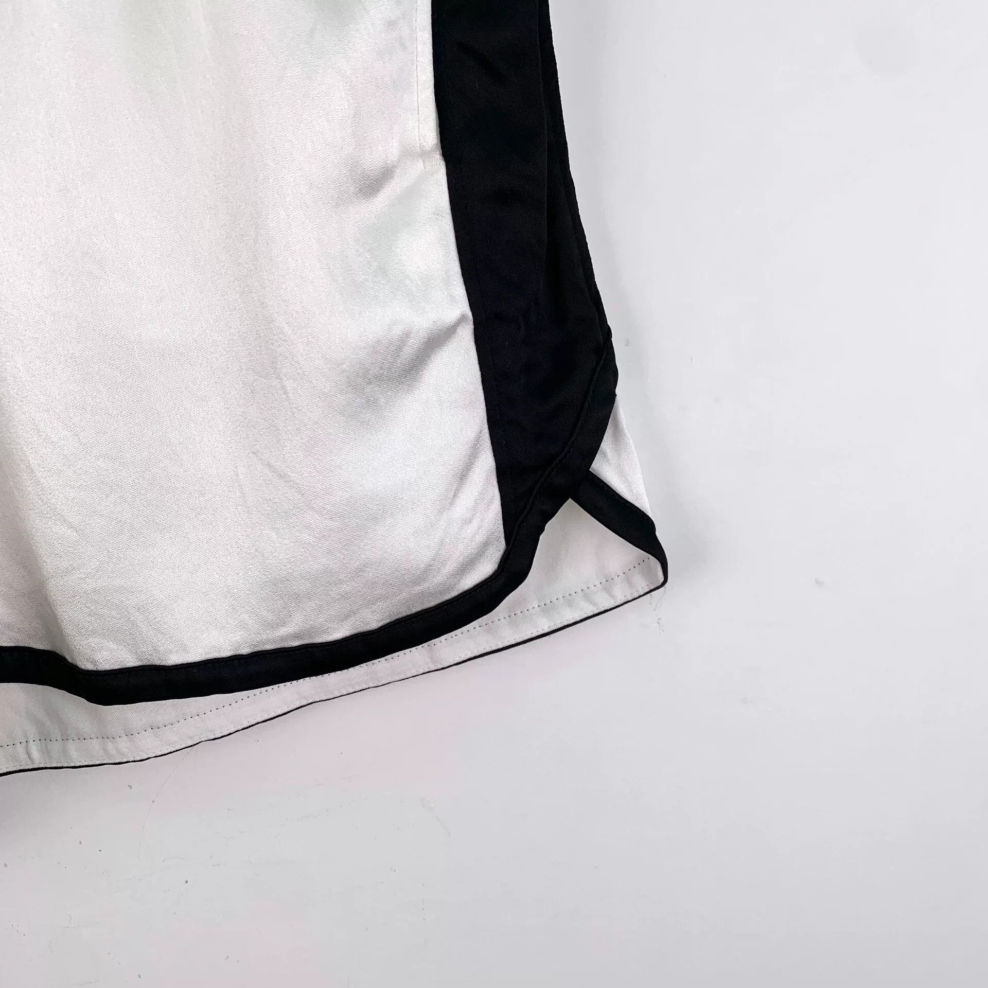 Dior white logo elastic waist casual shorts Size 28" / US 6 / IT 42 - 5 Thumbnail