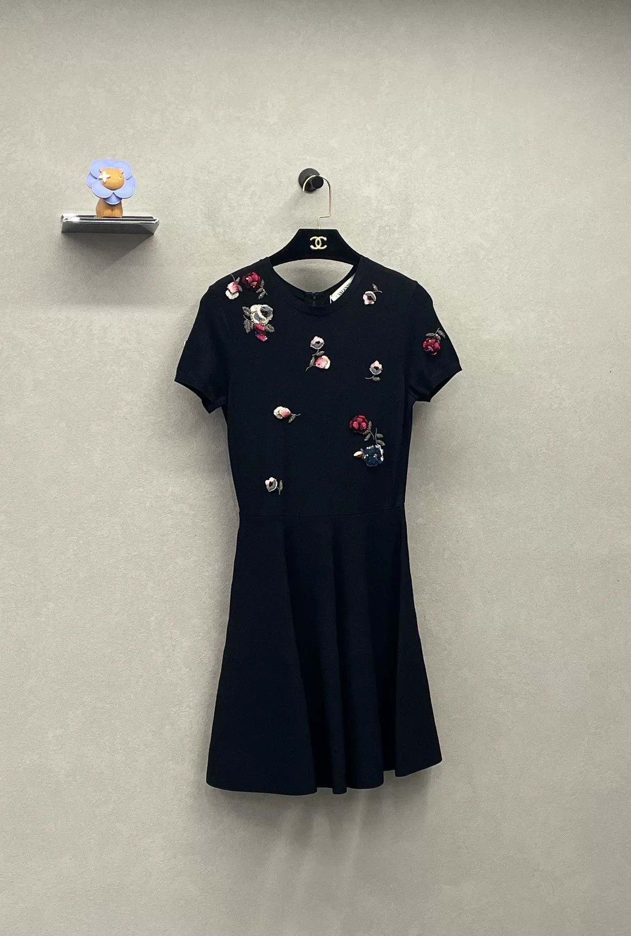 Valentino Valentino Embroidered stretch fabric dress Size M / US 6-8 / IT 42-44 - 2 Thumbnail