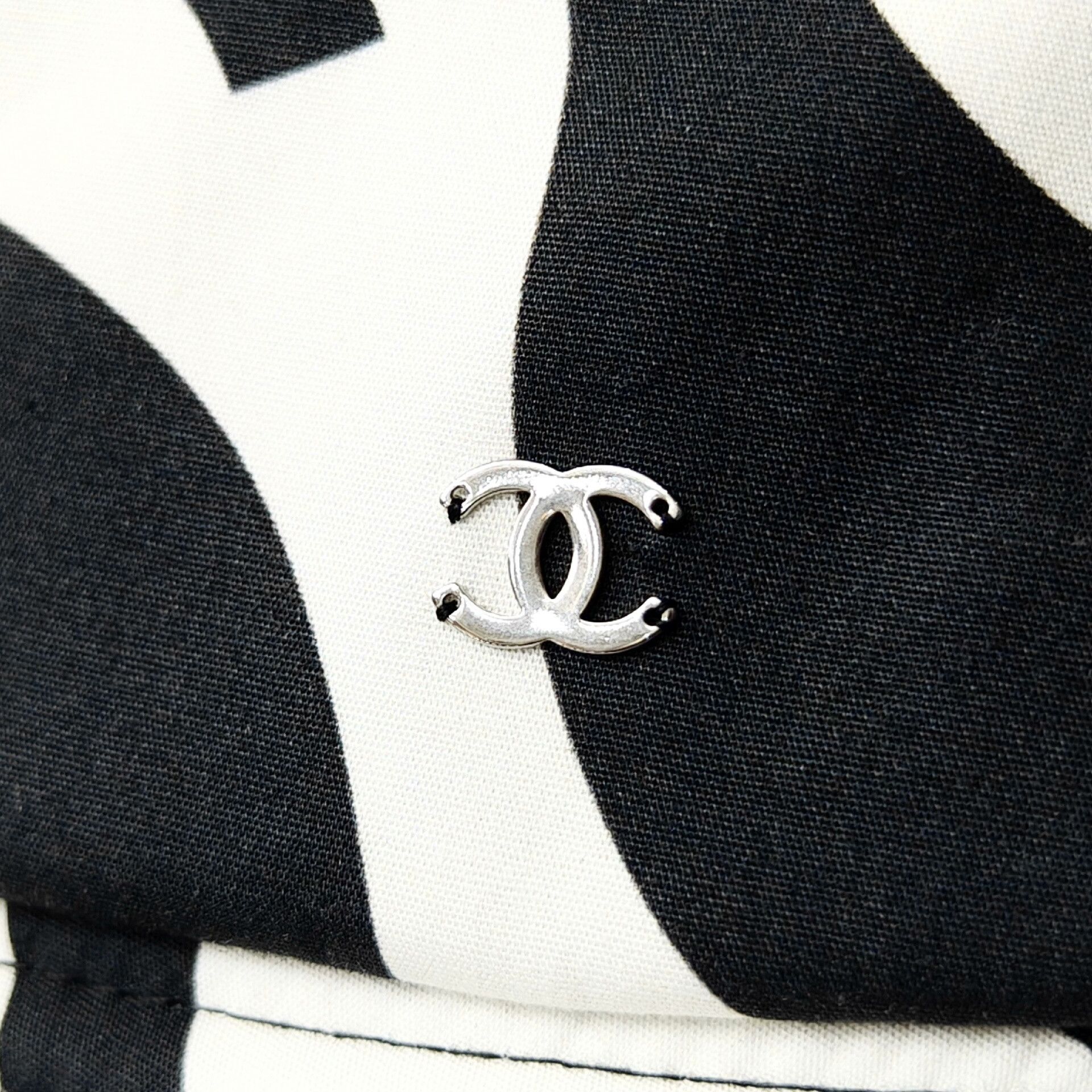 Chanel Chanel Black White CC Bucket Hat Size ONE SIZE - 3 Thumbnail