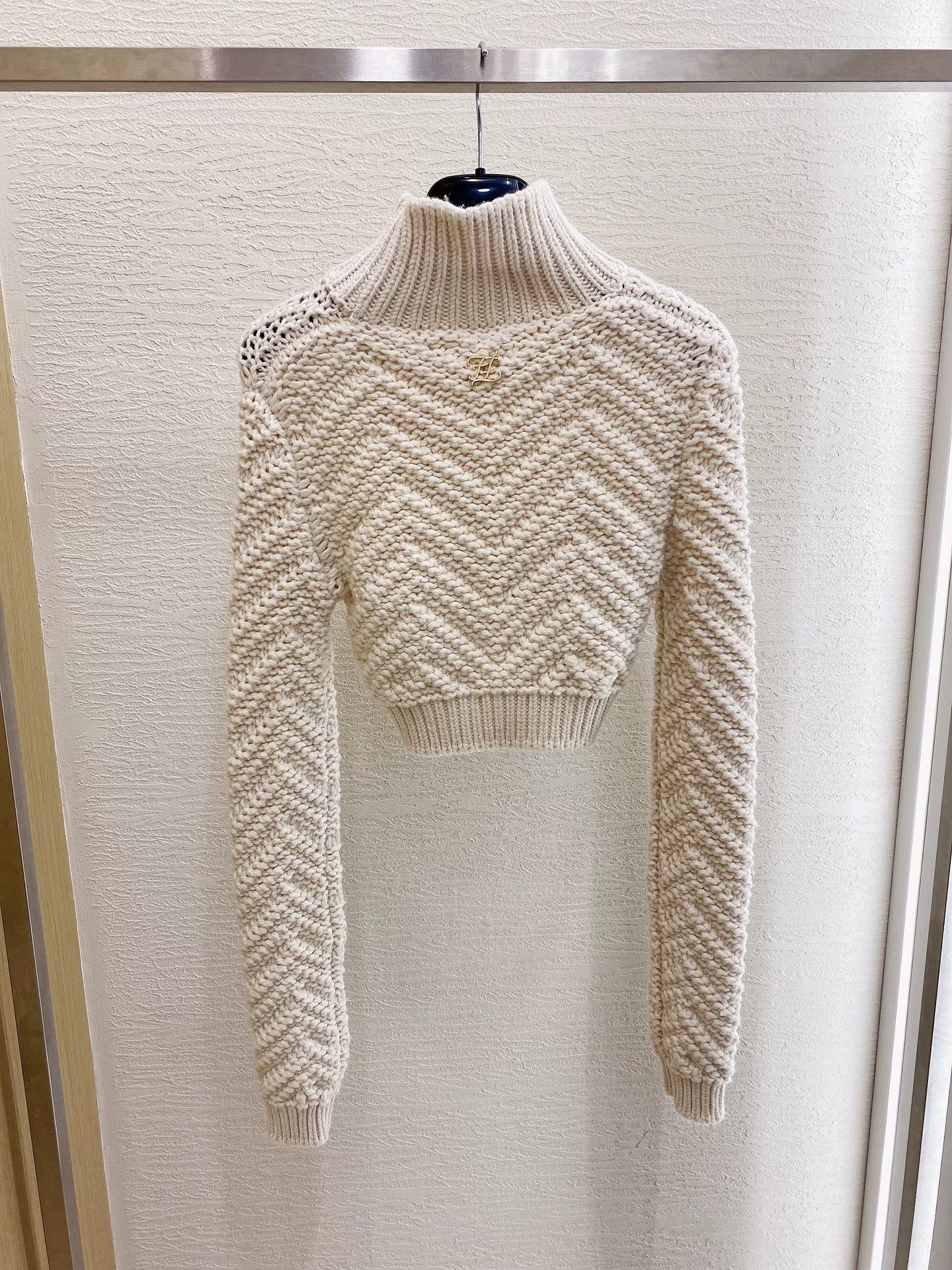Fendi Fendi Cropped Knit Sweater Size US M / EU 48-50 / 2 - 4 Thumbnail