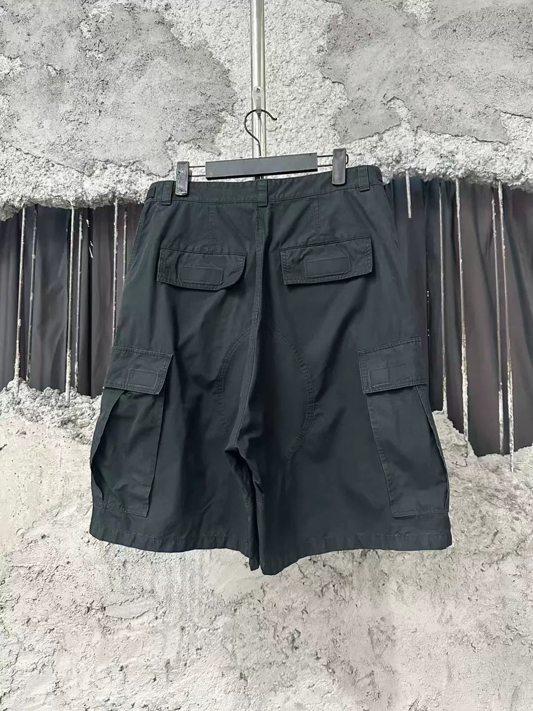 Balenciaga Balenciaga PullUp Cargo Shorts XS Size US 26 / EU 42 - 2 Thumbnail