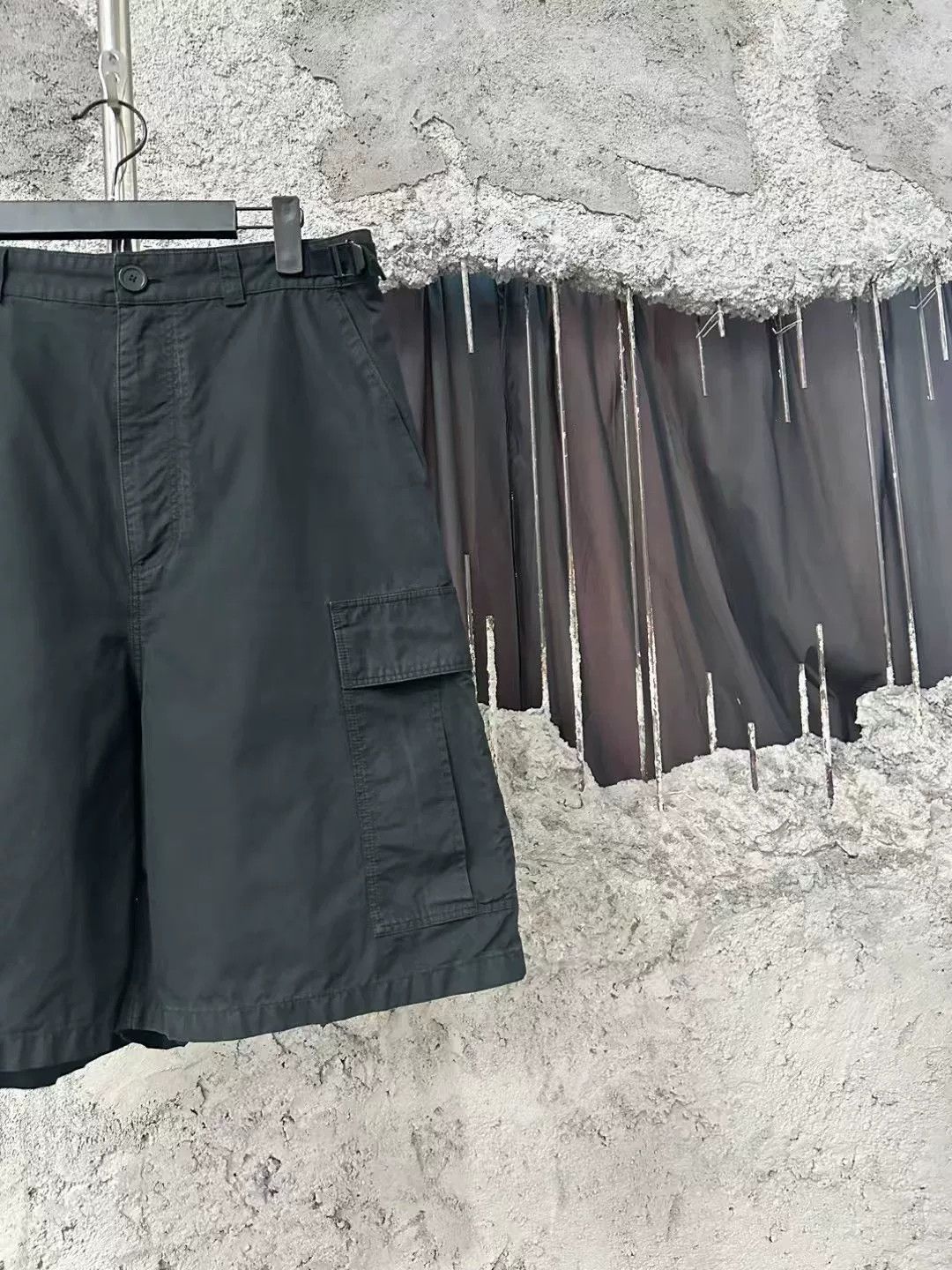 Balenciaga Balenciaga PullUp Cargo Shorts XS Size US 26 / EU 42 - 4 Thumbnail