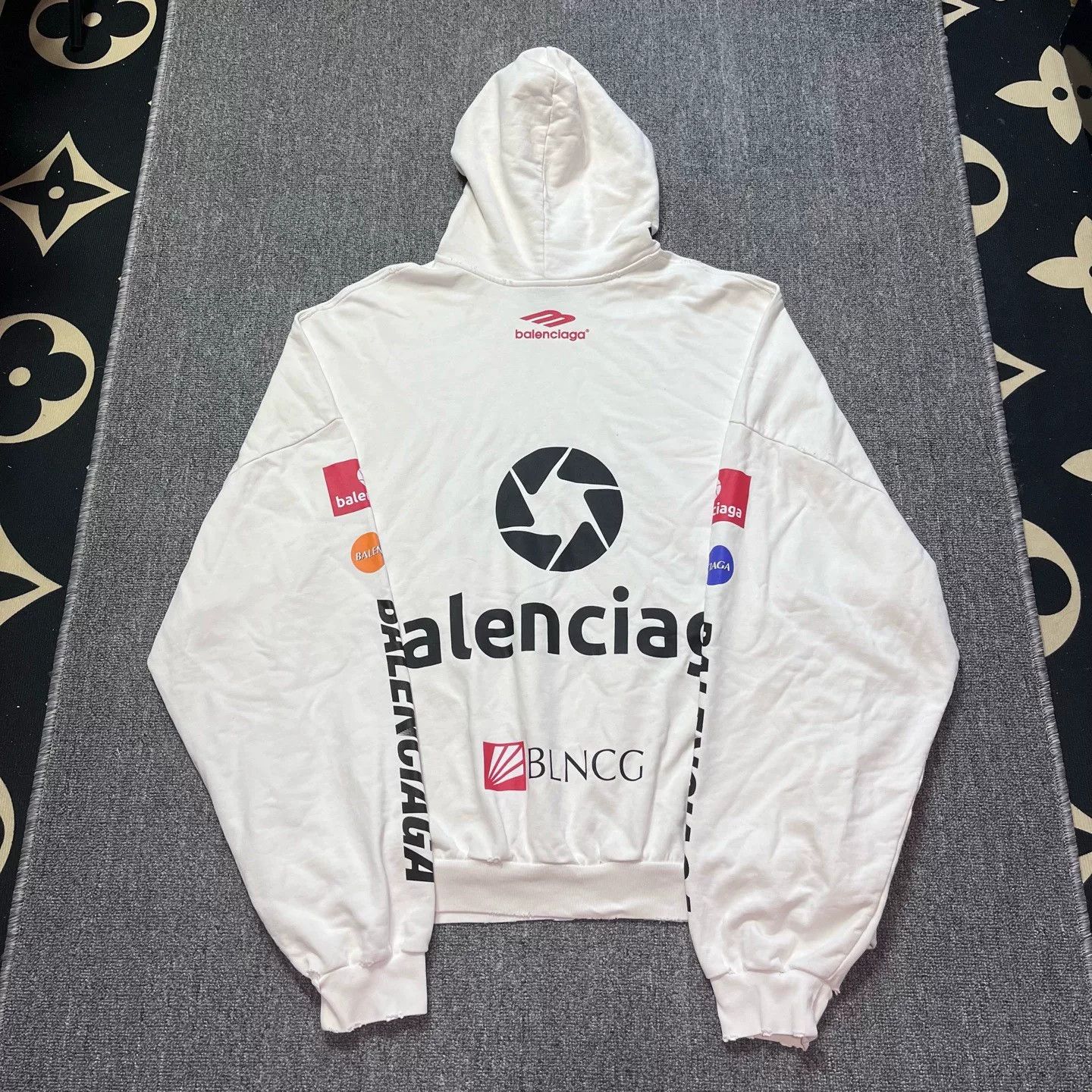 Balenciaga Balenciaga Logo Print Long Sleeve Hoodie Size US XS / EU 42 / 0 - 2 Thumbnail