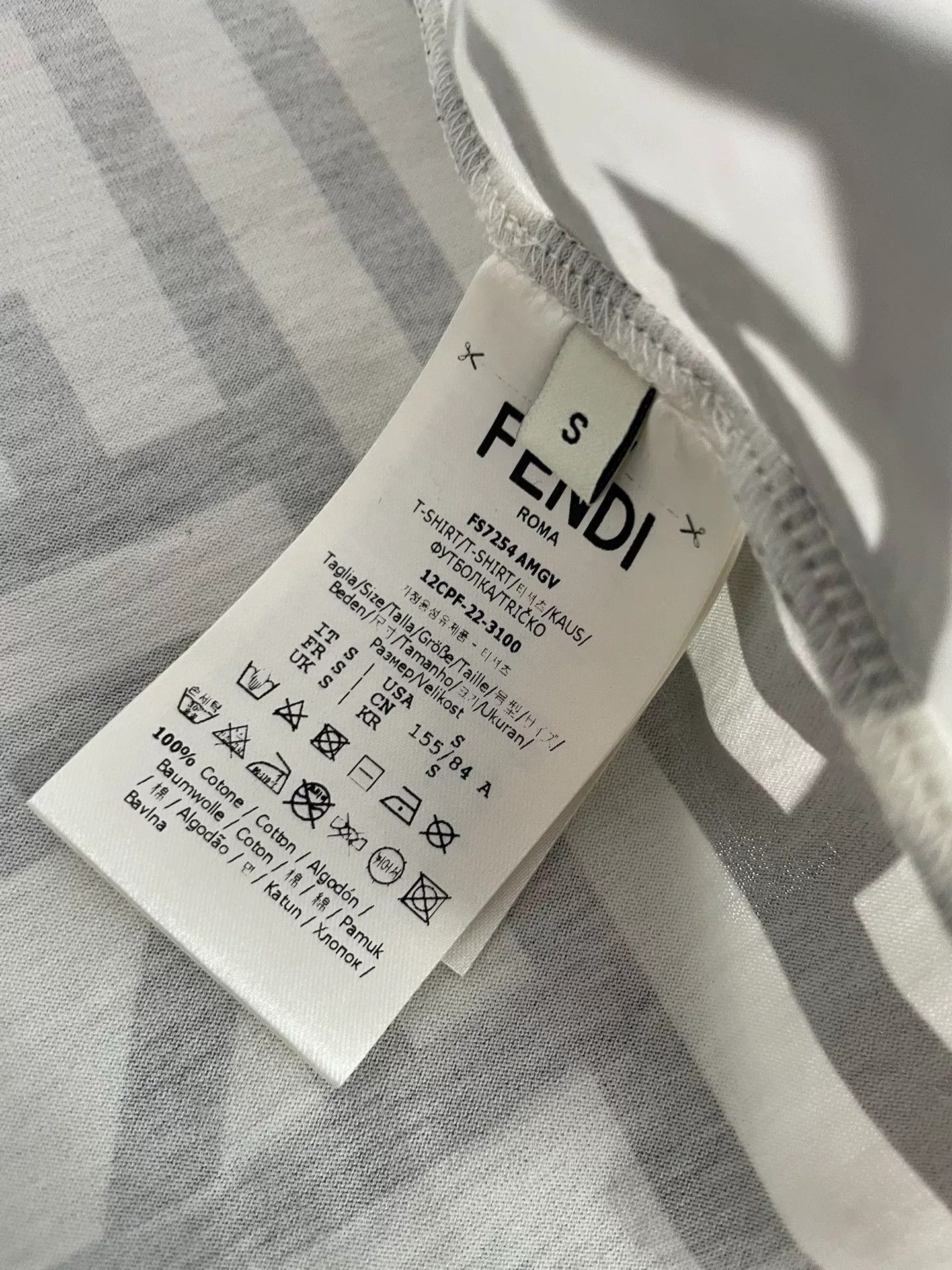 Fendi fendi white graphic logo long sleeve t-shirt Size US S / EU 44-46 / 1 - 4 Thumbnail