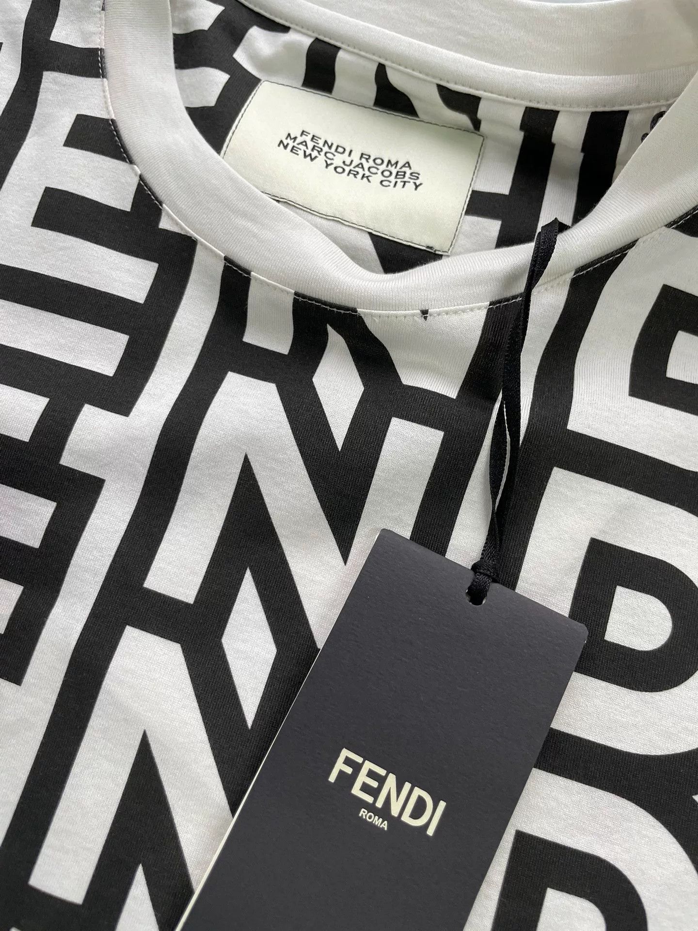 Fendi fendi white graphic logo long sleeve t-shirt Size US S / EU 44-46 / 1 - 2 Thumbnail