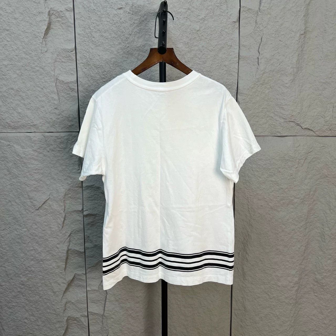 Louis Vuitton LV White Stripe Chain Neck Short Sleeve Size US L / EU 52-54 / 3 - 2 Thumbnail