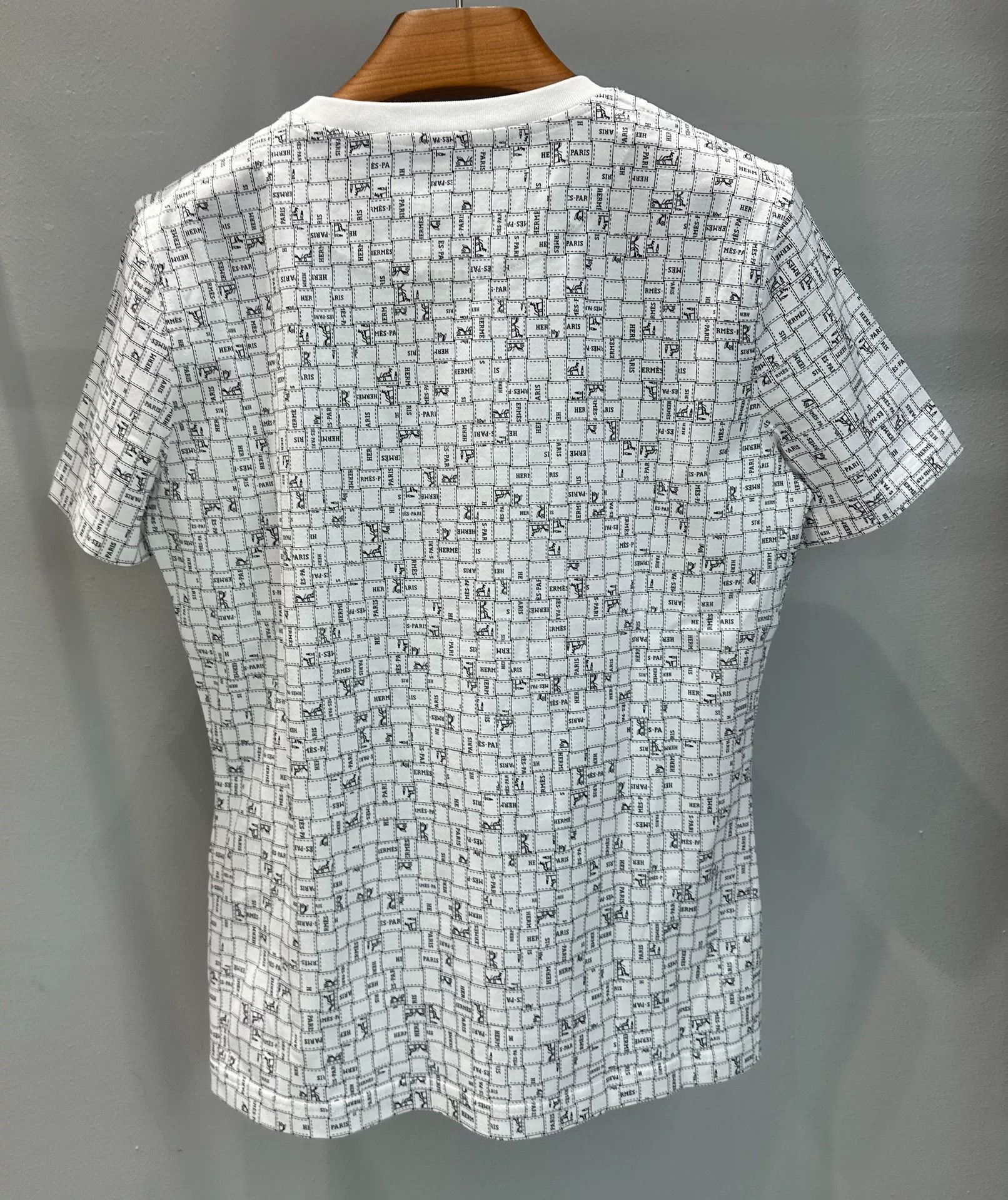 Hermes Hermes Women's Carriage Detail Short-Sleeve T-Shirt Size US M / EU 48-50 / 2 - 2 Thumbnail