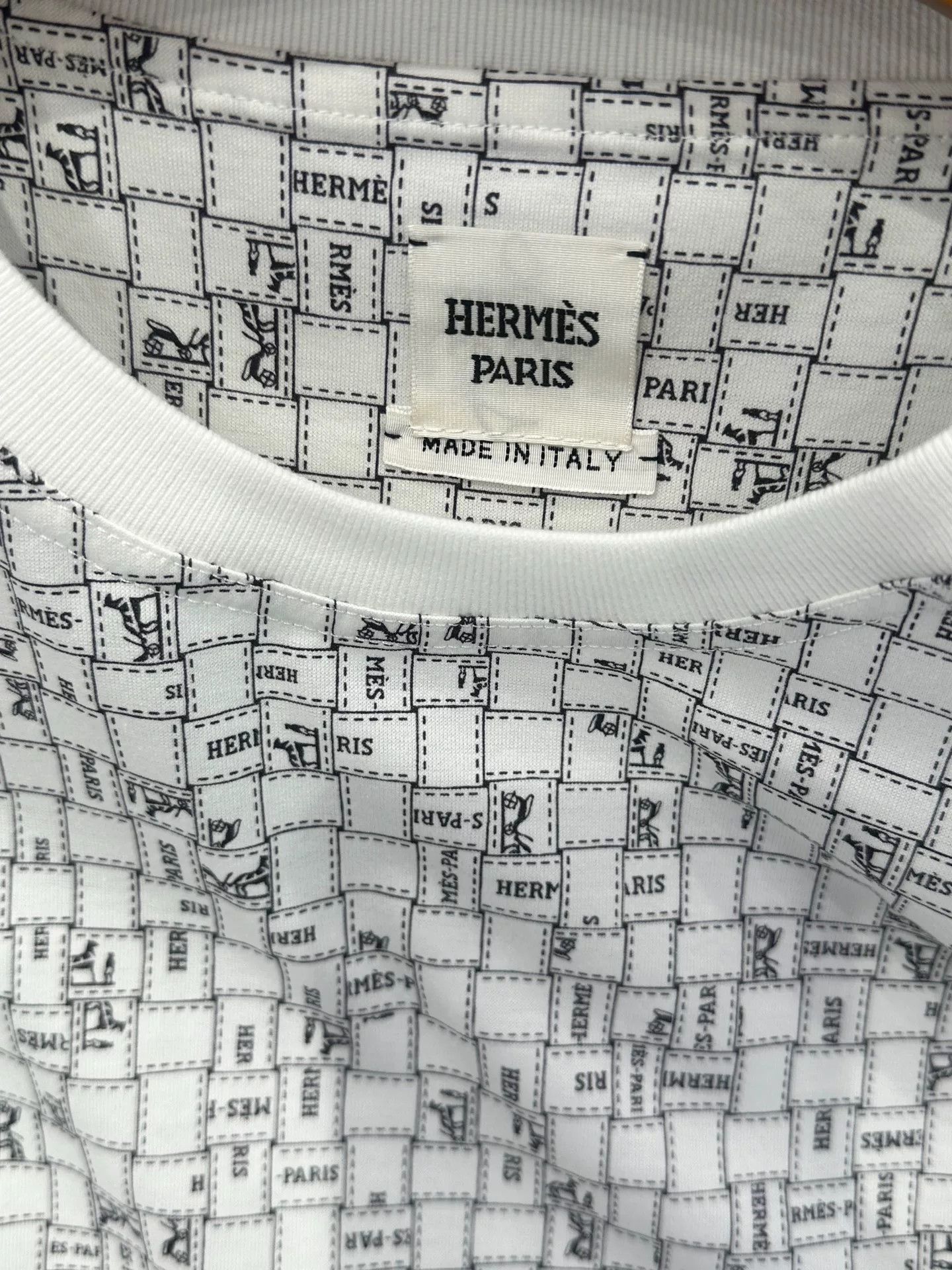 Hermes Hermes Women's Carriage Detail Short-Sleeve T-Shirt Size US M / EU 48-50 / 2 - 3 Thumbnail