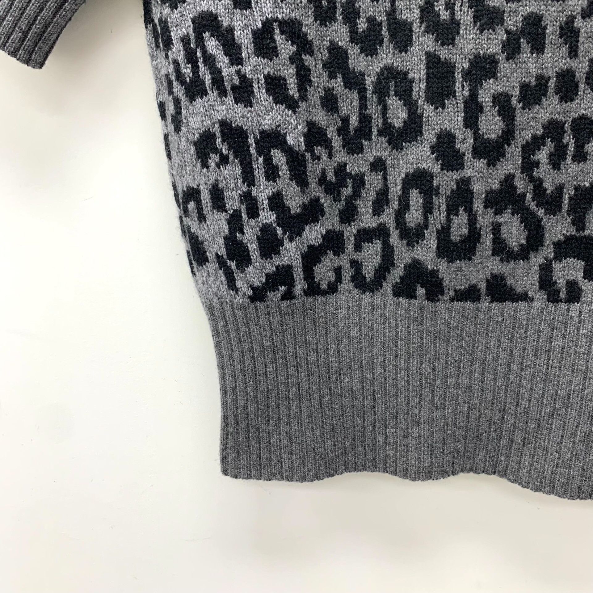 Dior christian dior gray leopard print short sleeve knit Size US XXS / EU 40 - 4 Thumbnail