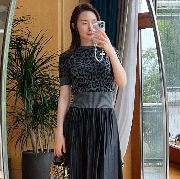 Dior christian dior gray leopard print short sleeve knit Size US XXS / EU 40 - 9 Thumbnail