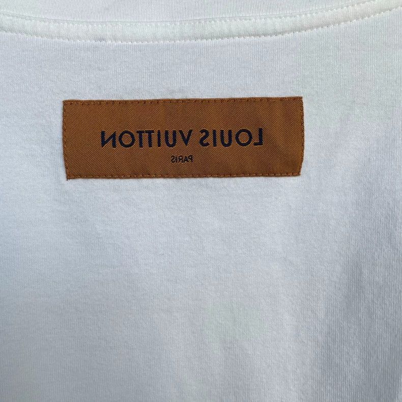 Louis Vuitton Louis Vuitton White Embossed Short Sleeve Tee Size US M / EU 48-50 / 2 - 3 Thumbnail