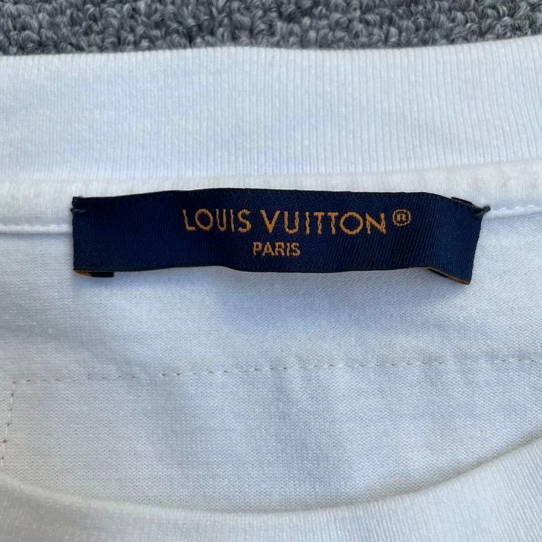 Louis Vuitton Louis Vuitton White Embossed Short Sleeve Tee Size US M / EU 48-50 / 2 - 5 Thumbnail