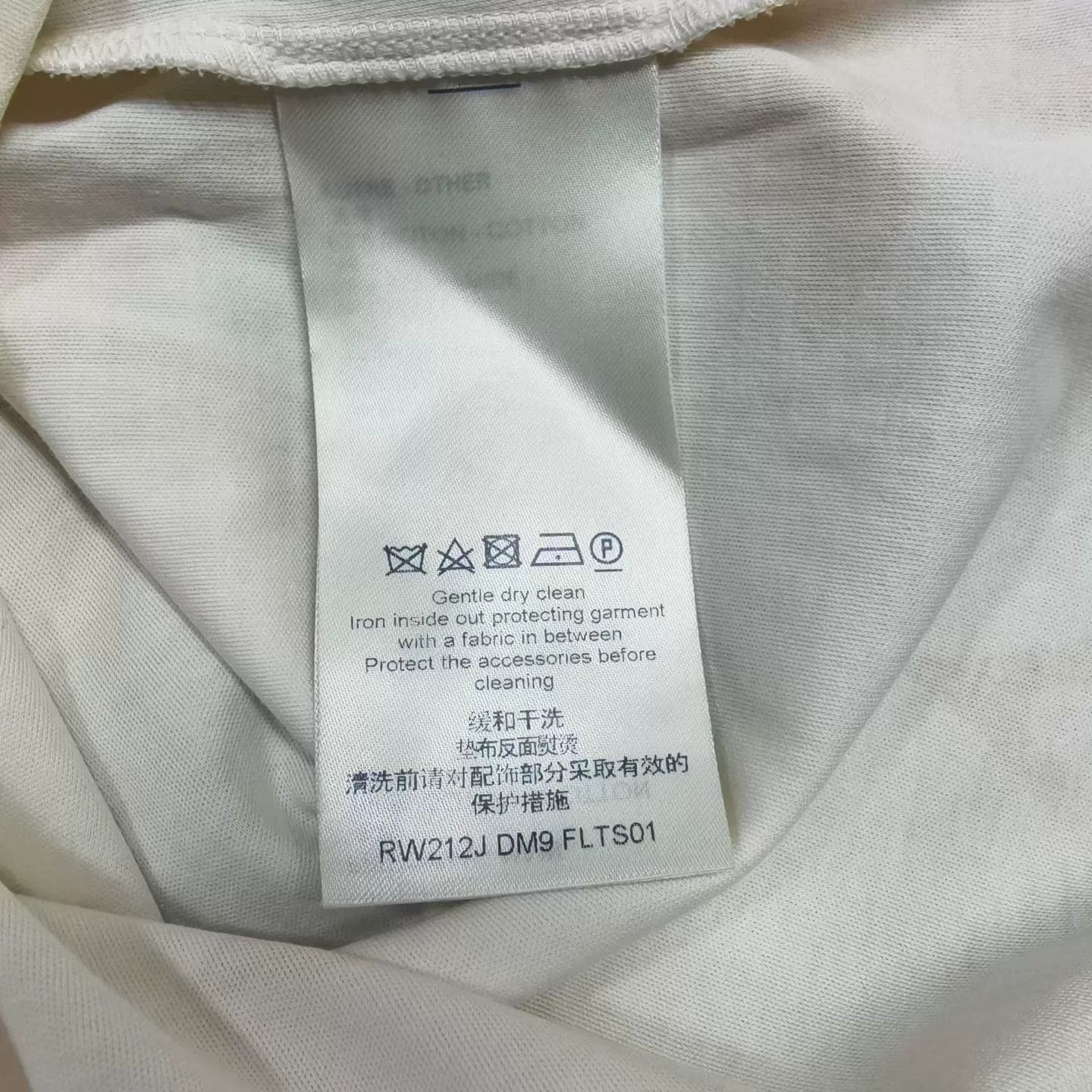 Louis Vuitton Louis Vuitton Gradient Logo Ruffle Sleeve T-shirt Size US XL / EU 56 / 4 - 5 Thumbnail
