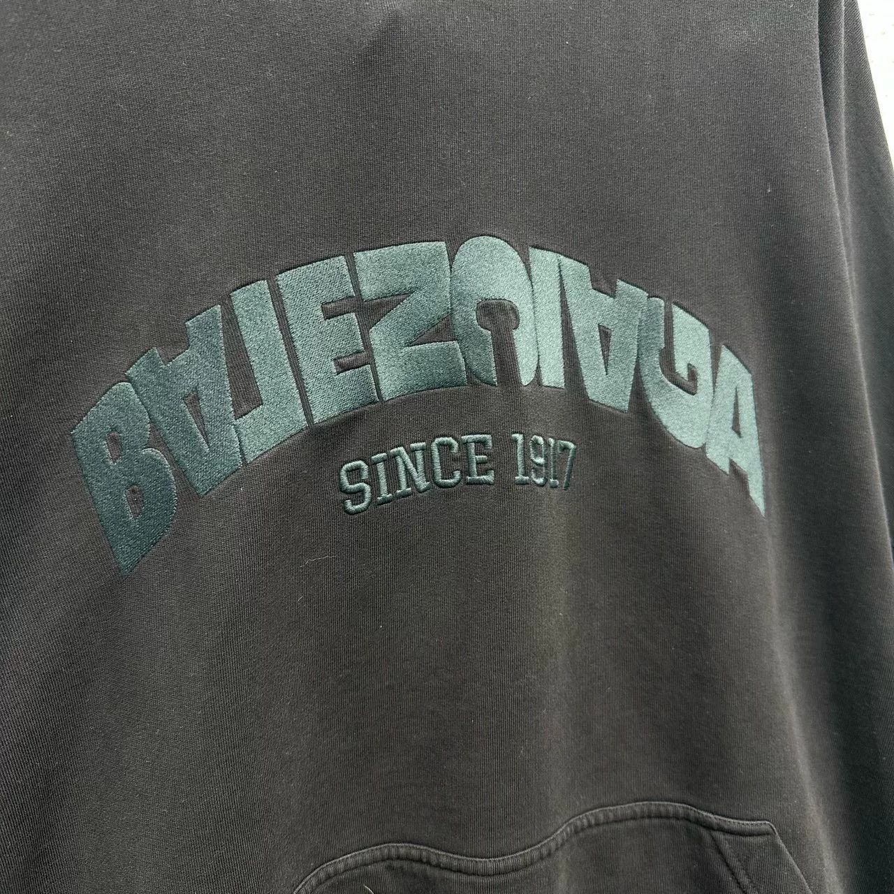 Balenciaga Balenciaga Black Inverted Logo Hoodie Size US S / EU 44-46 / 1 - 3 Thumbnail