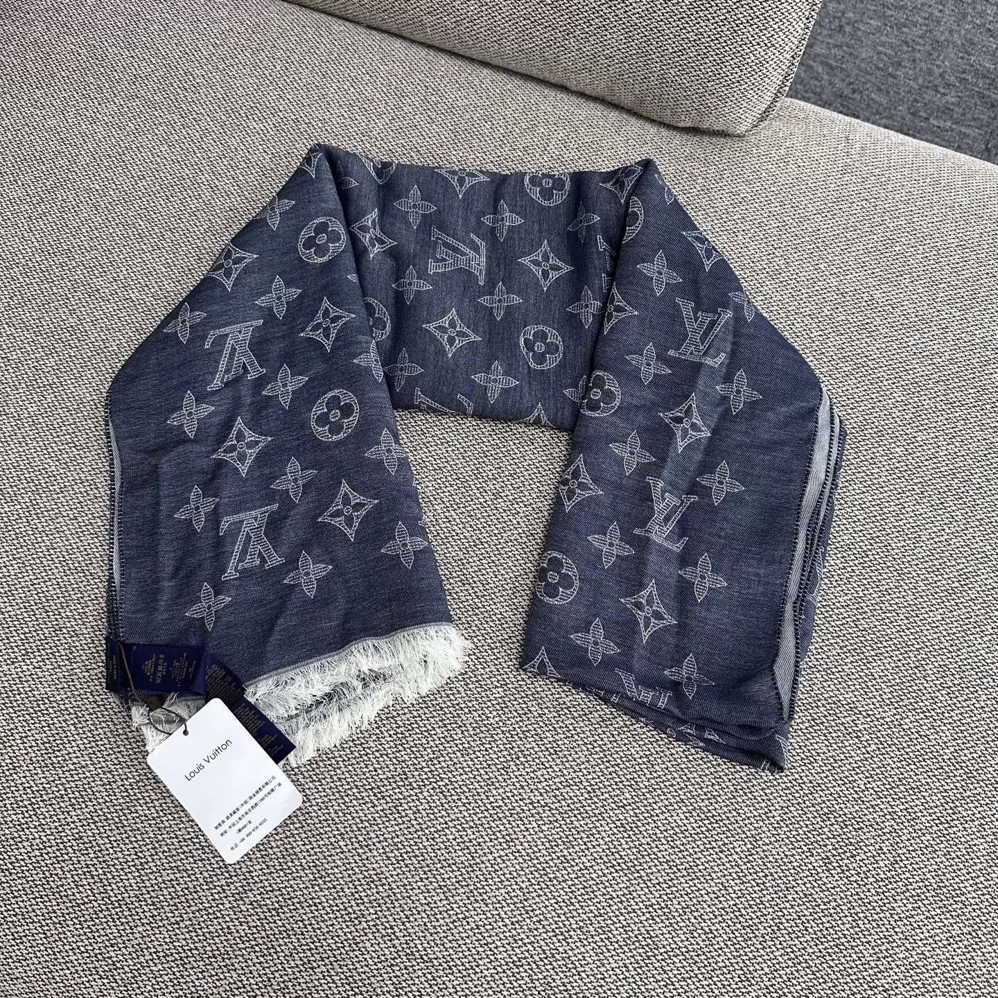 Louis Vuitton Louis Vuitton Blue Wool Scarf Size ONE SIZE - 2 Thumbnail