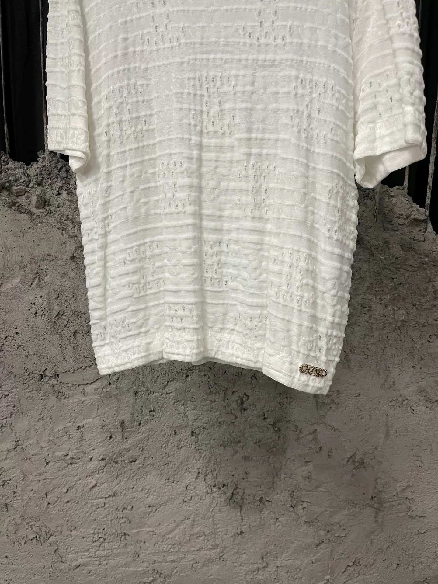 Chanel Chanel White Cutout Logo Short Sleeve Size US M / EU 48-50 / 2 - 4 Thumbnail