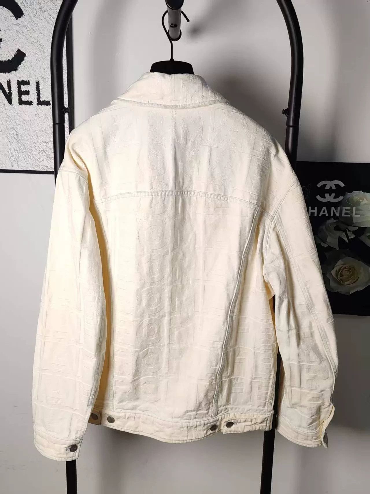 Fendi fendi distressed denim jacket with print Size US M / EU 48-50 / 2 - 2 Thumbnail