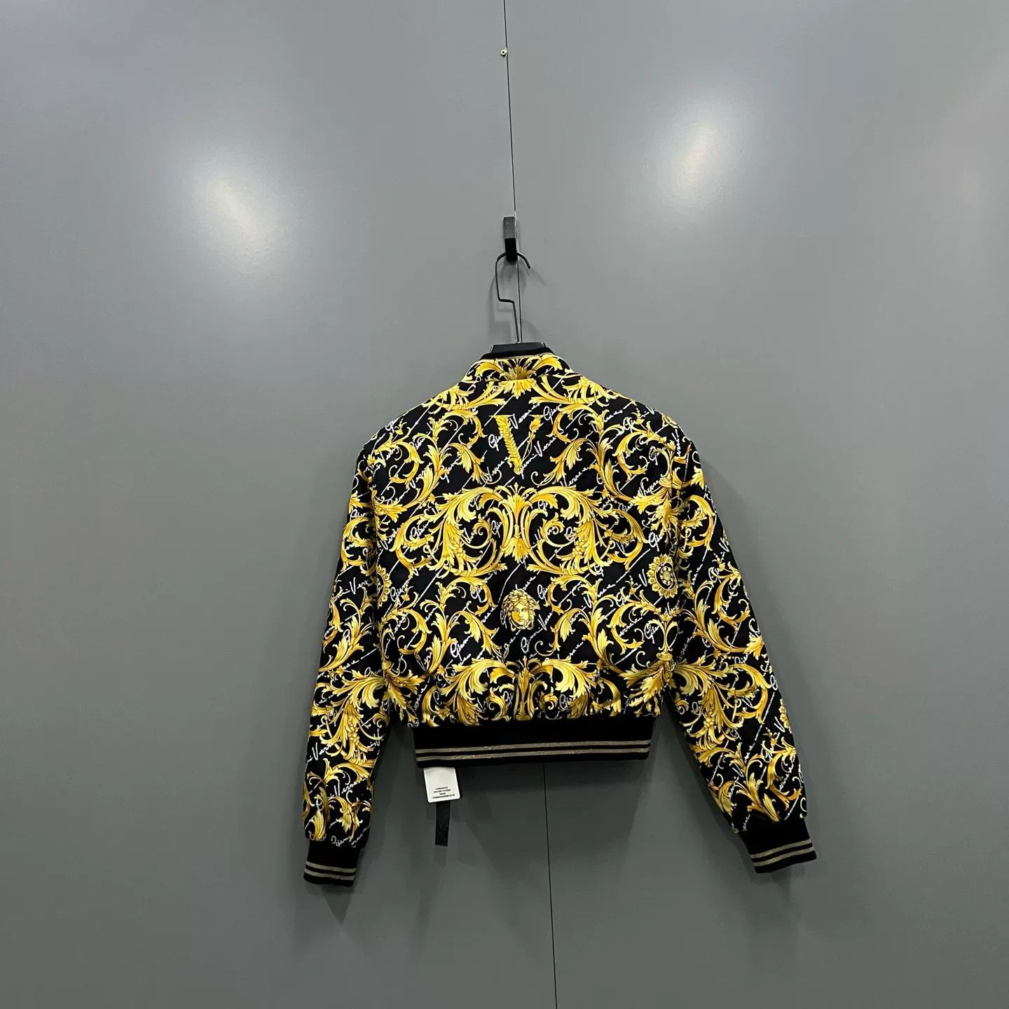 Versace versace gold and black patterned jacket Size US M / EU 48-50 / 2 - 3 Thumbnail