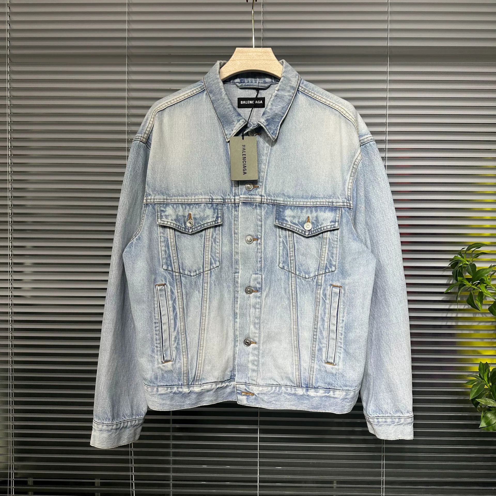 Balenciaga Balenciaga Washed Denim Jacket with Logo Size US S / EU 44-46 / 1 - 2 Thumbnail