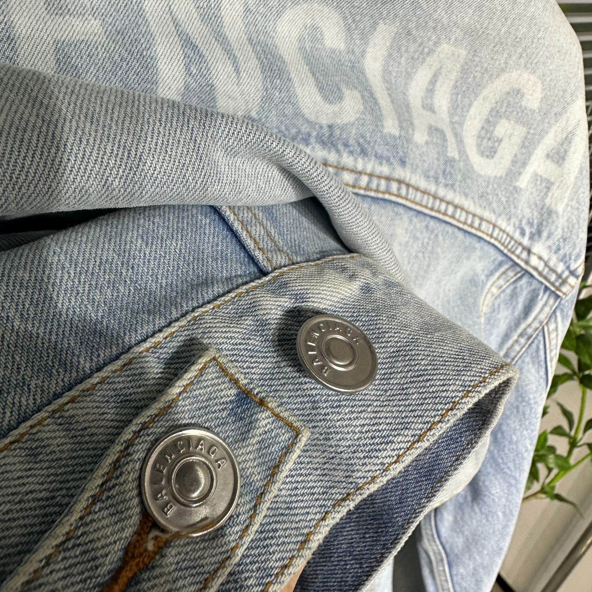 Balenciaga Balenciaga Washed Denim Jacket with Logo Size US S / EU 44-46 / 1 - 4 Thumbnail