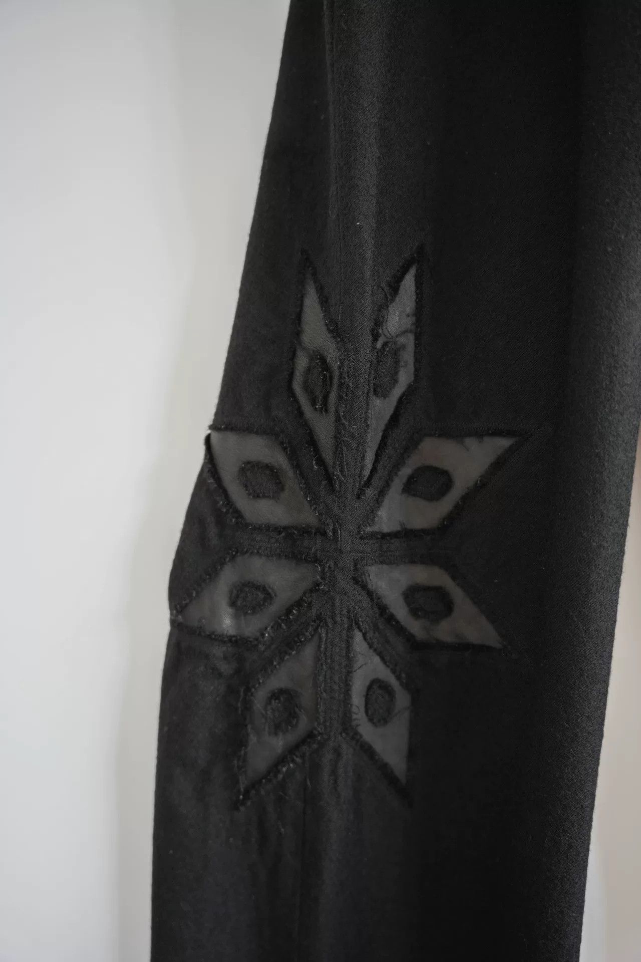 Yohji Yamamoto yohji yamamoto leather flower trousers Size US 30 / EU 46 - 3 Thumbnail