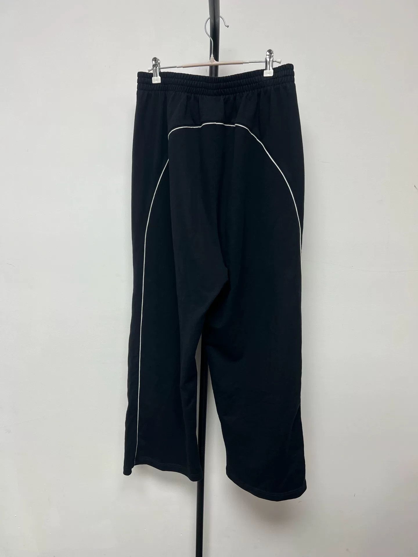 Balenciaga Balenciaga Manchester United Soccer Pants Size US 26 / EU 42 - 2 Thumbnail