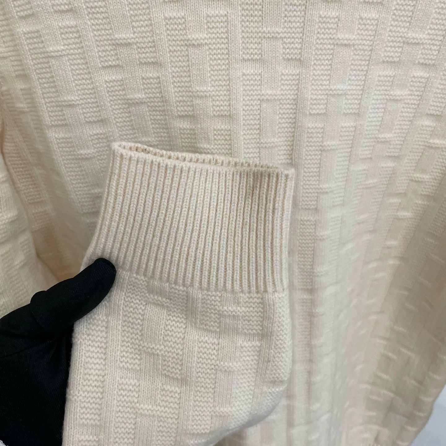 Hermes Hermes Cream Cashmere Crewneck Sweater Size US S / EU 44-46 / 1 - 4 Thumbnail