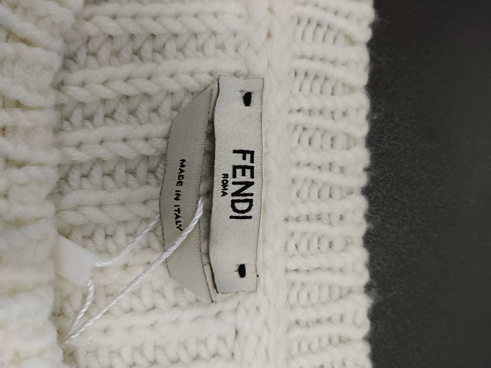 Fendi fendi classic logo knitted sweater in white Size US M / EU 48-50 / 2 - 4 Thumbnail