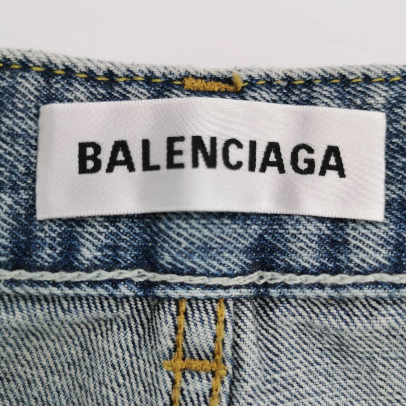 Balenciaga Balenciaga XS Denim Shorts with Letter Logo Size 36" / US 14 / IT 50 - 9 Thumbnail