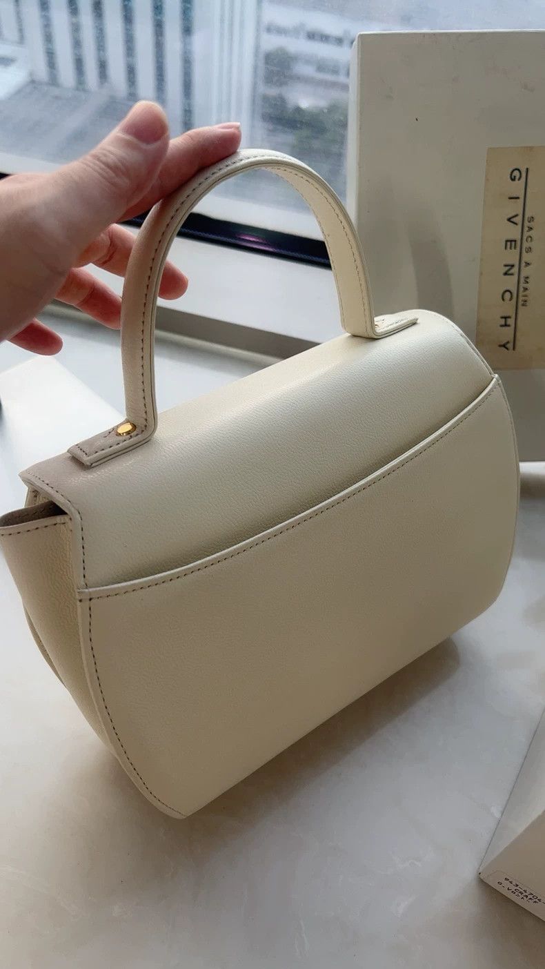 Givenchy Givenchy White Leather Handbag Size ONE SIZE - 8 Thumbnail