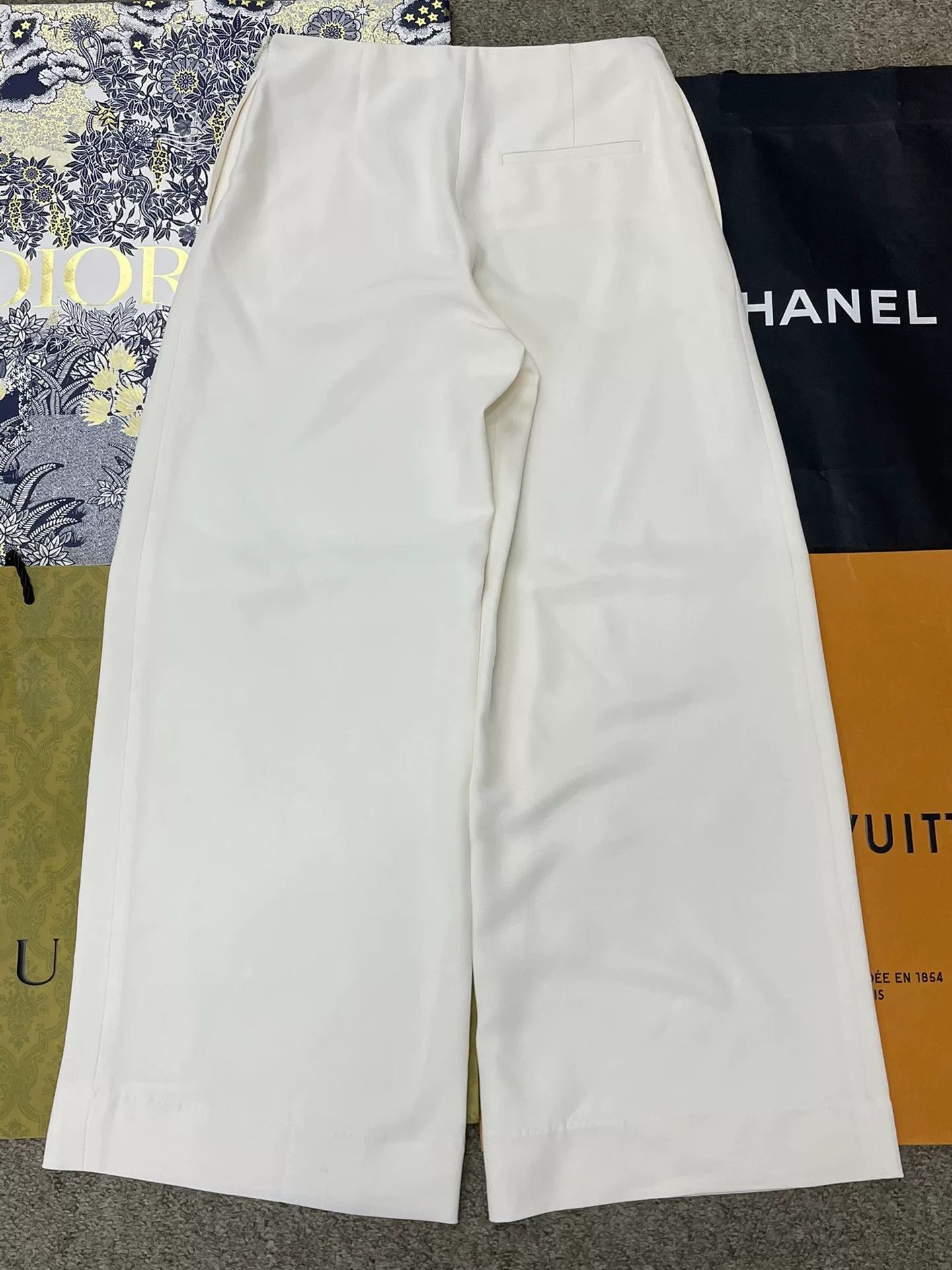 The Row The Row White Wide-Leg Trousers Size US 26 / EU 42 - 2 Thumbnail