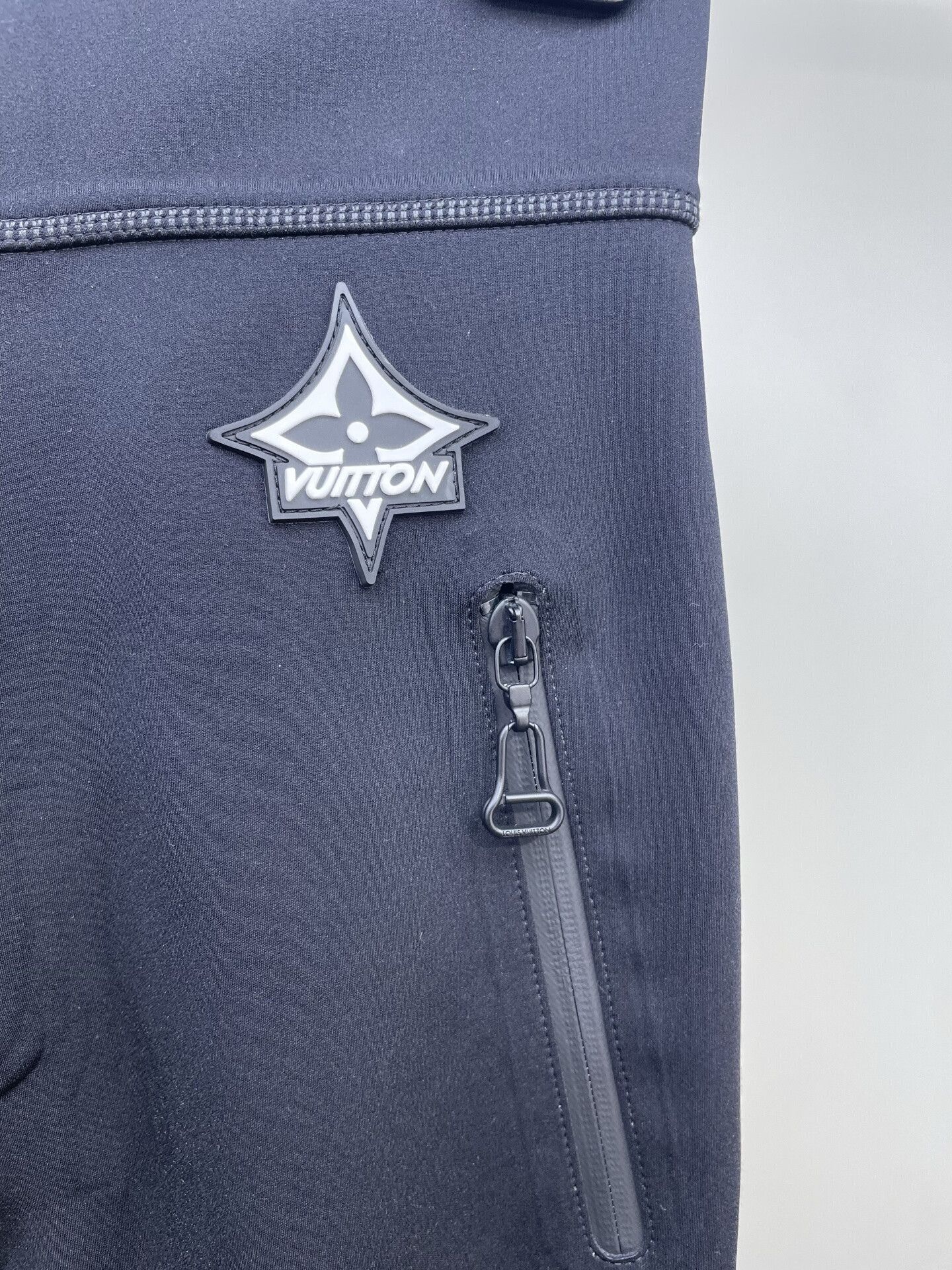 Louis Vuitton LV 25 High-Waist Yoga Pants Size US 34 / EU 50 - 4 Thumbnail
