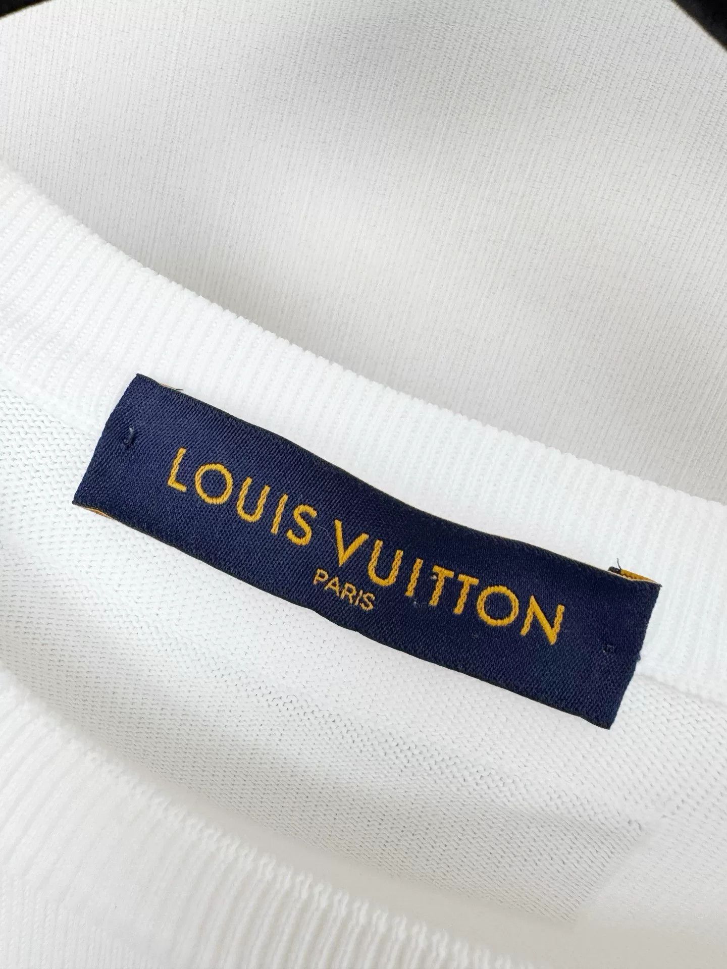 Louis Vuitton Louis Vuitton White Graphic Knit T-shirt Size US L / EU 52-54 / 3 - 2 Thumbnail