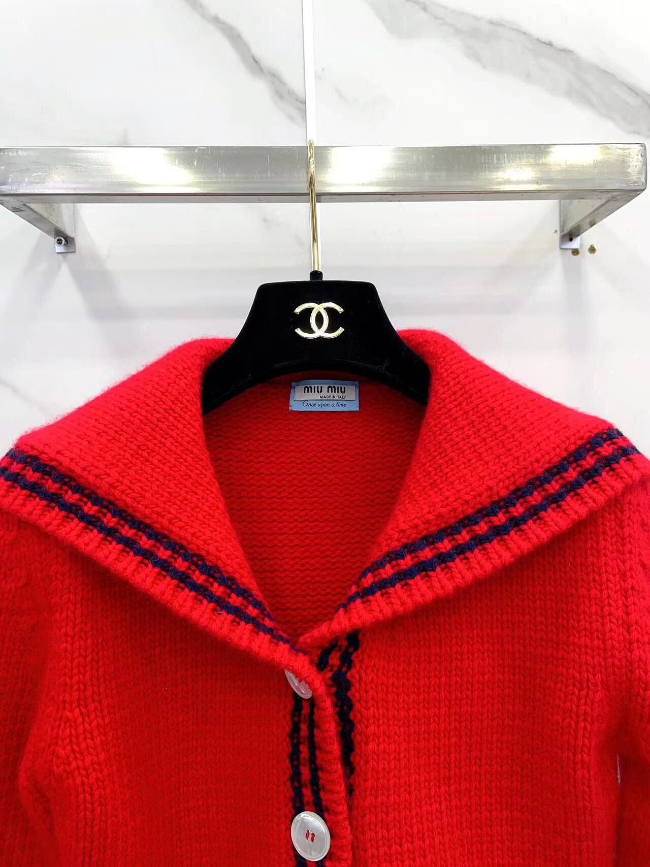 Miu Miu red short navy style knit cardigan Size US S / EU 44-46 / 1 - 3 Thumbnail